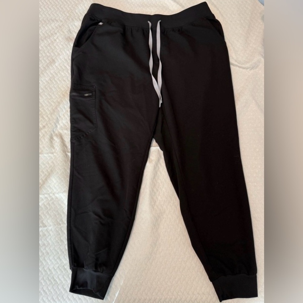 FIGS Women's Black Zamora Petite Jogger Scrub Pants - XL